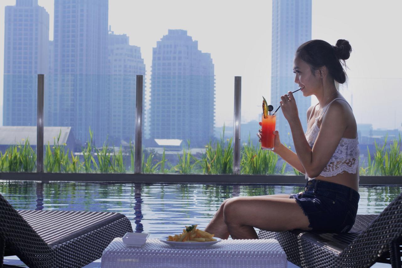 Hotel Neo+ Kebayoran Jakarta Exterior photo